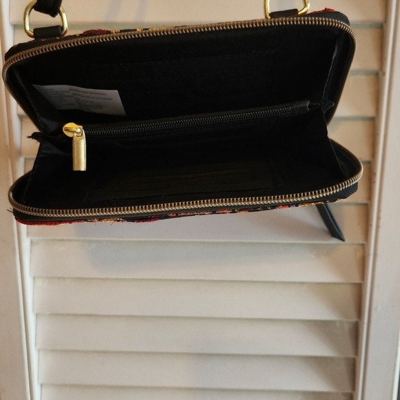 Floral Embroidered Crossbody Bag - Picture 3 of 5